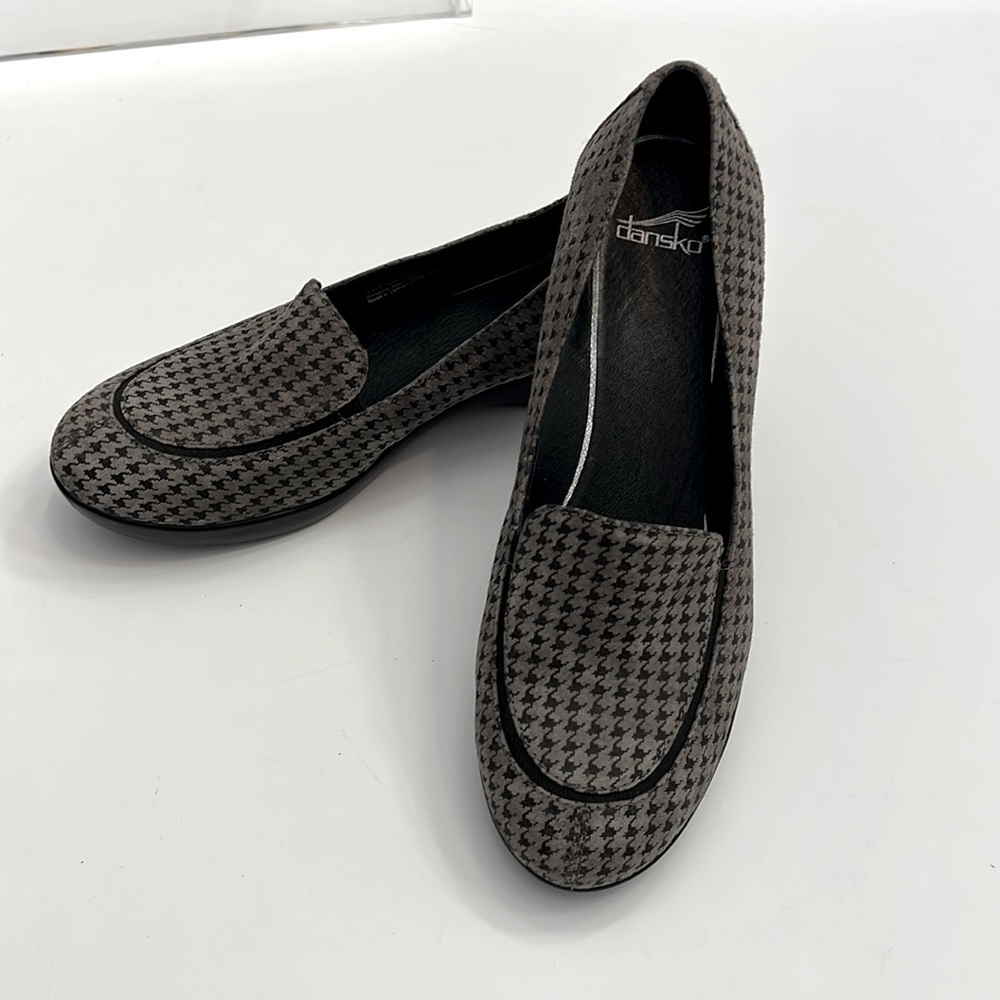 Dansko “Debra” leather slip on wedge loafer in houndstooth size 41 = 10.5/11